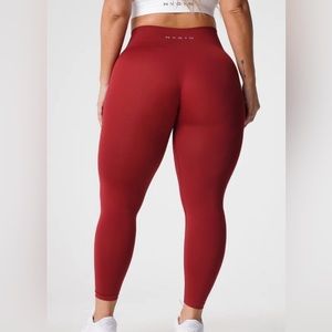 NVGTN Carmine Solid Seamless leggings.